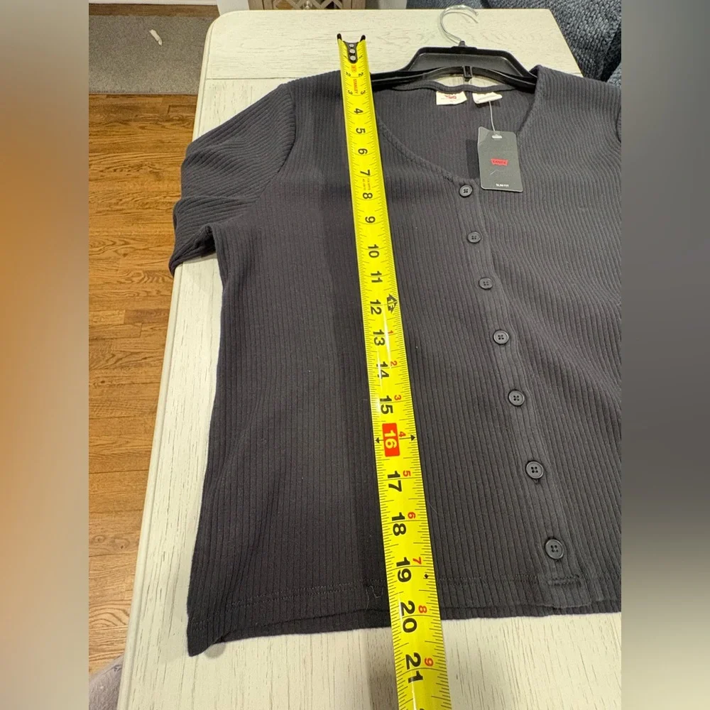 Levi's Classic Black Button-Down Top - Picture 3 of 7